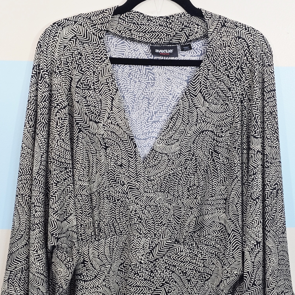 Avenue Plus Size Zigzag V-neck Tunic Blouse - Picture 4 of 8